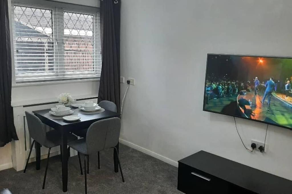 Entire Rental, Easy Reach To Etihad Stadium Manchester Esterno foto