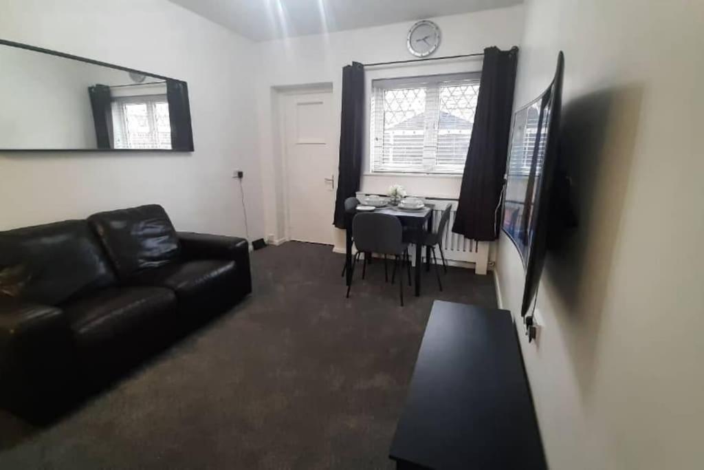 Entire Rental, Easy Reach To Etihad Stadium Manchester Esterno foto
