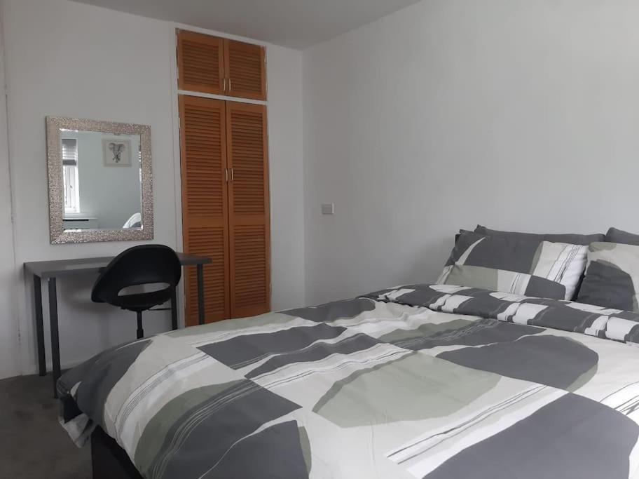 Entire Rental, Easy Reach To Etihad Stadium Manchester Esterno foto